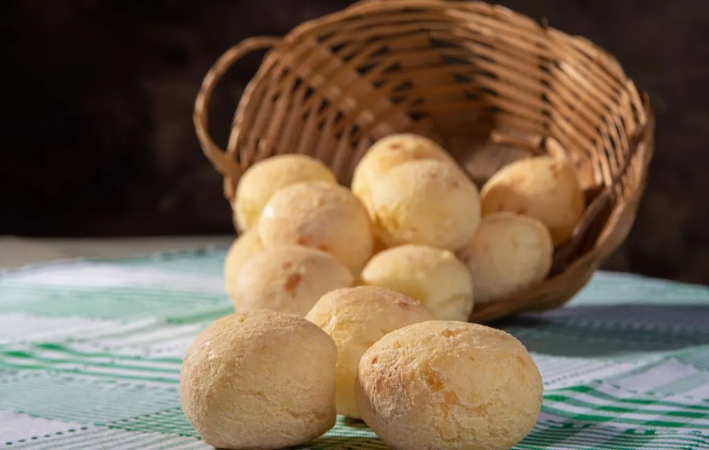 Receita de Pão de Polvilho: Crocante e Irresistível 1 Receita de pão de polvilho sem glúten- Blog Receitas da Casa