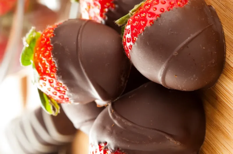 Como Fazer Bombom de Morango: Receita Fácil para Ganhar Dinheiro! 2 Como Fazer Bombom de Morango: Receita Fácil para Ganhar Dinheiro!