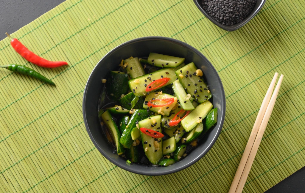 Receita de Salada de Pepino Asiático: Leve, Refrescante e Pronta em Minutos!