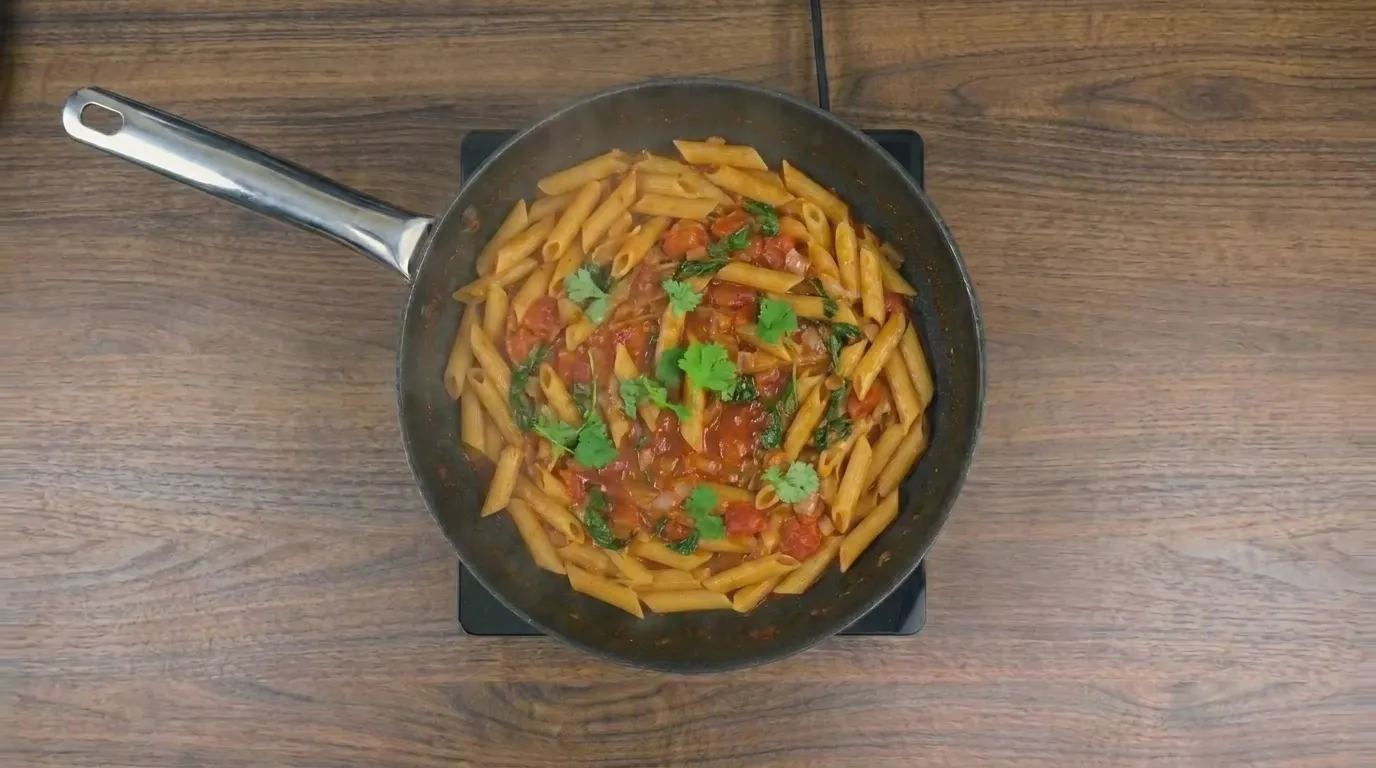 macarrão ao sugo na frigideira