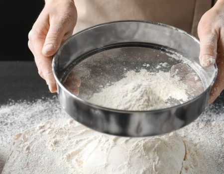 Por que peneirar farinha